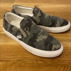 {J.Crew } Camo Canvas Sneaker